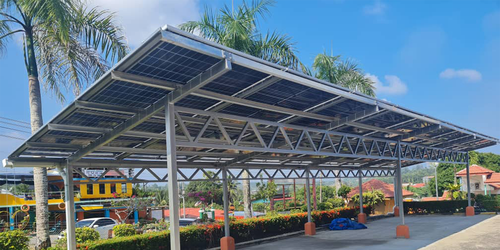 Our solar carport has been installed in the parking lot of the Luxury Grand Hotel in Thailand, which is very beautiful